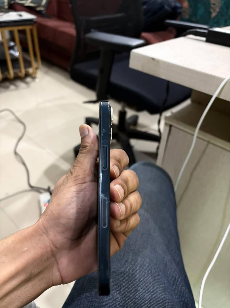 Apple iPhone 13 3