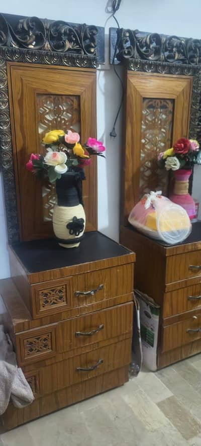 complete 4 pieces bed set urgent sale krna hai 1 lac on demand