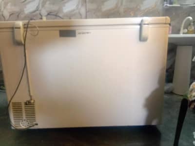 hair deep frezer single door ok condition company gas ha orignal
