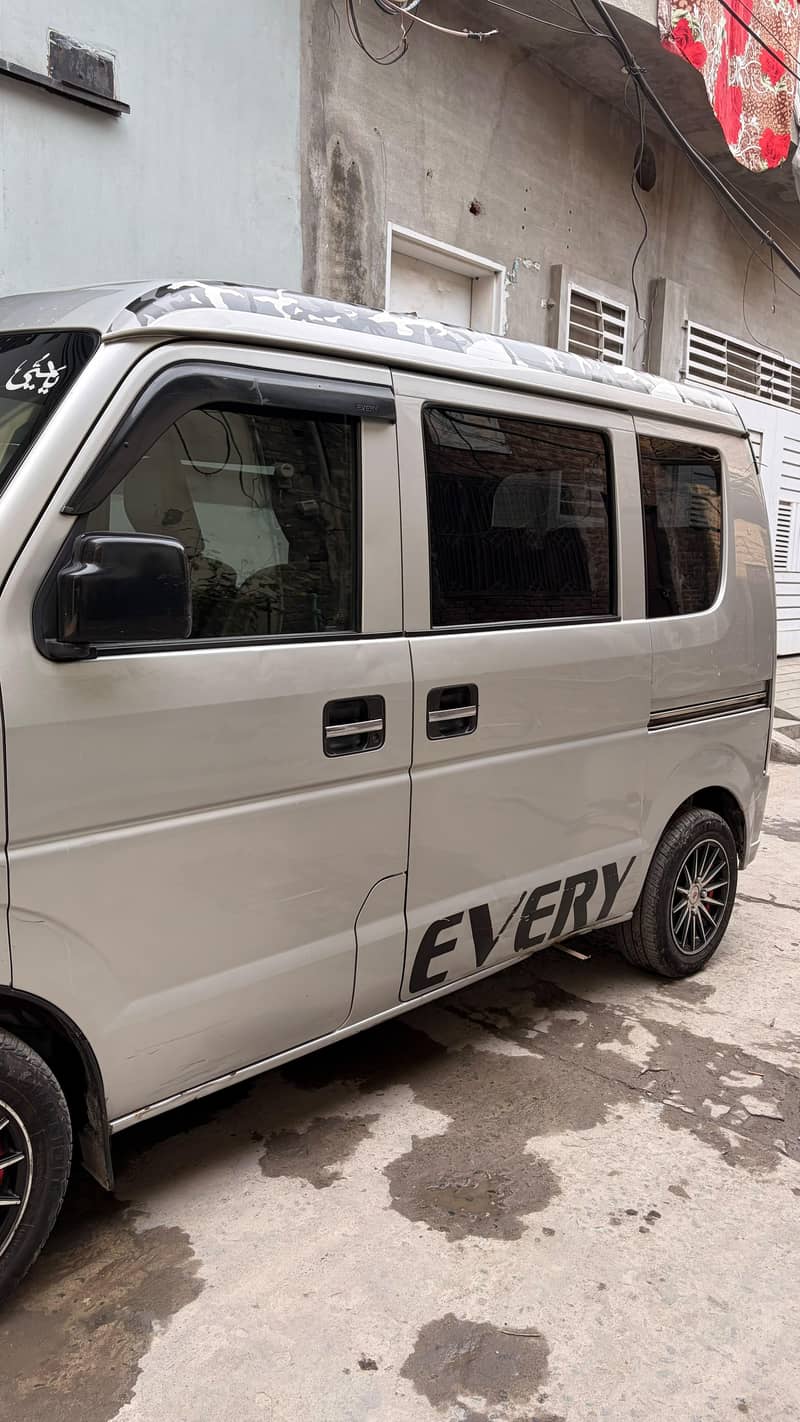 Suzuki Every 2012 3