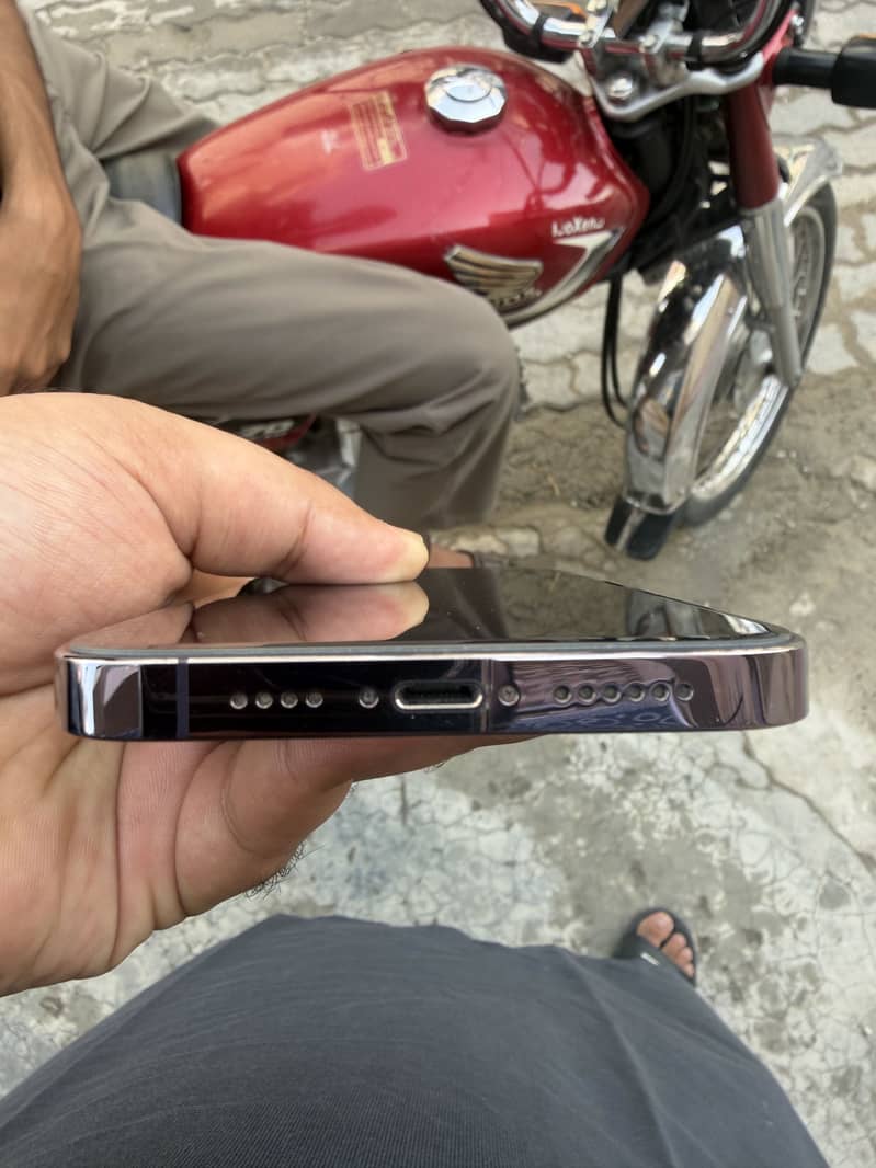 Apple iPhone 14 Pro Max 1