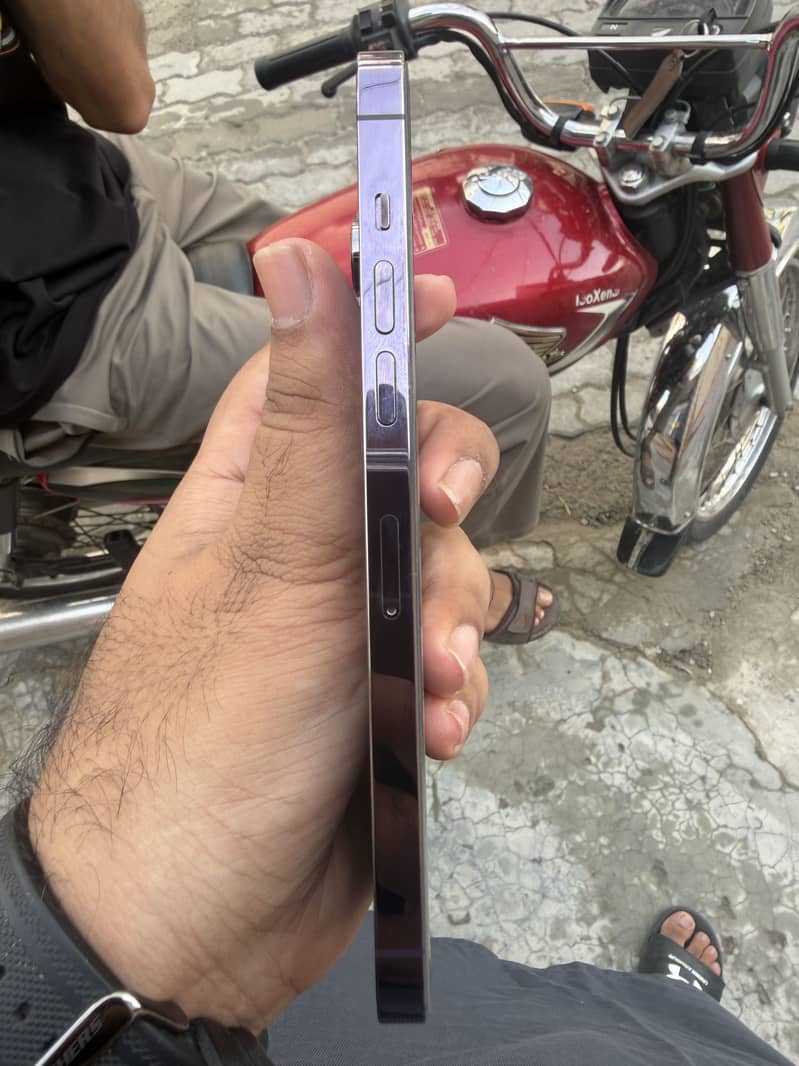 Apple iPhone 14 Pro Max 4