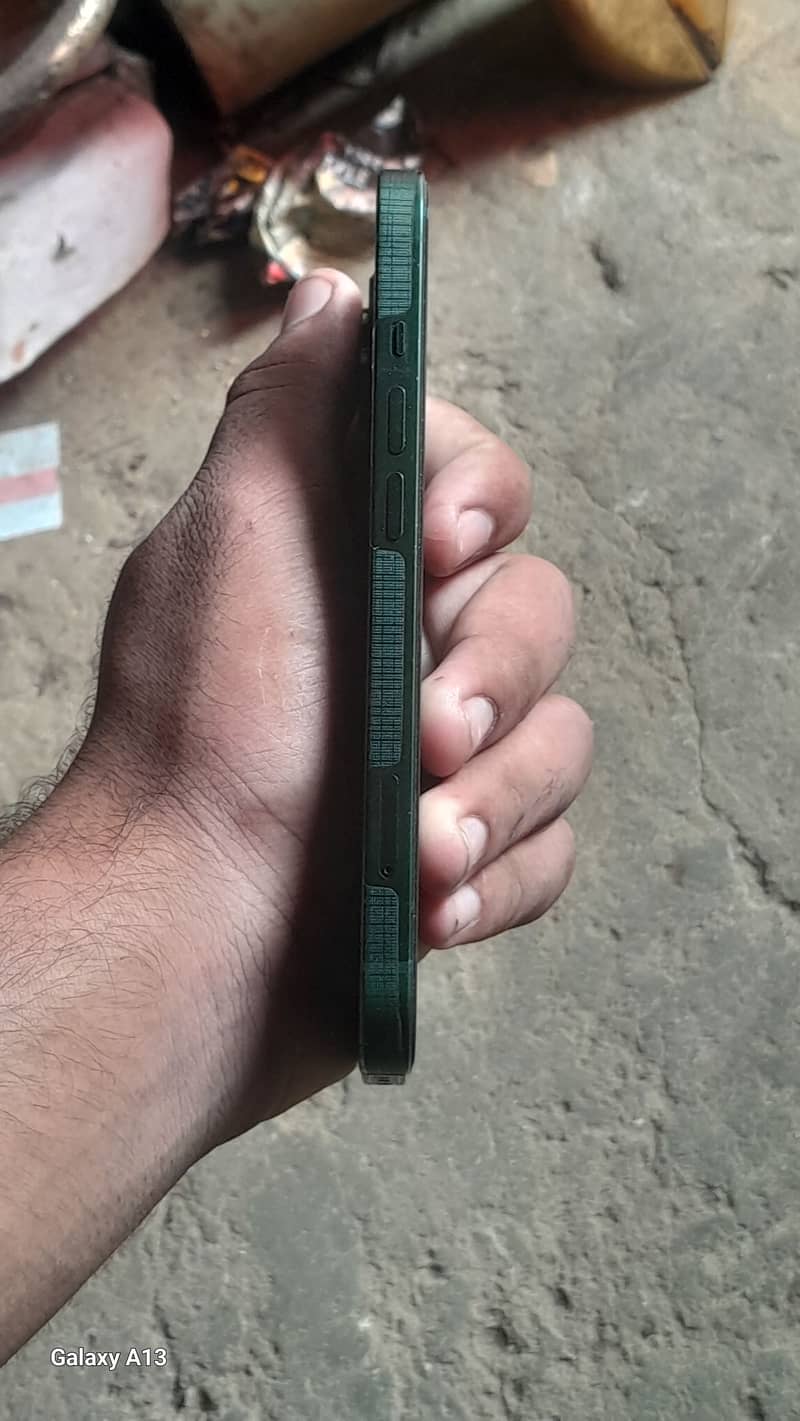 Apple iPhone 13 4