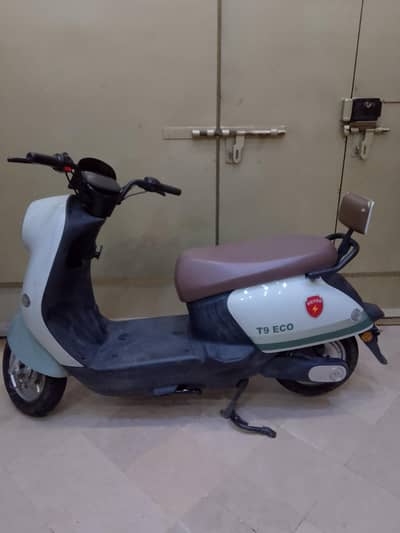 Metro T9 Eco electric scooty