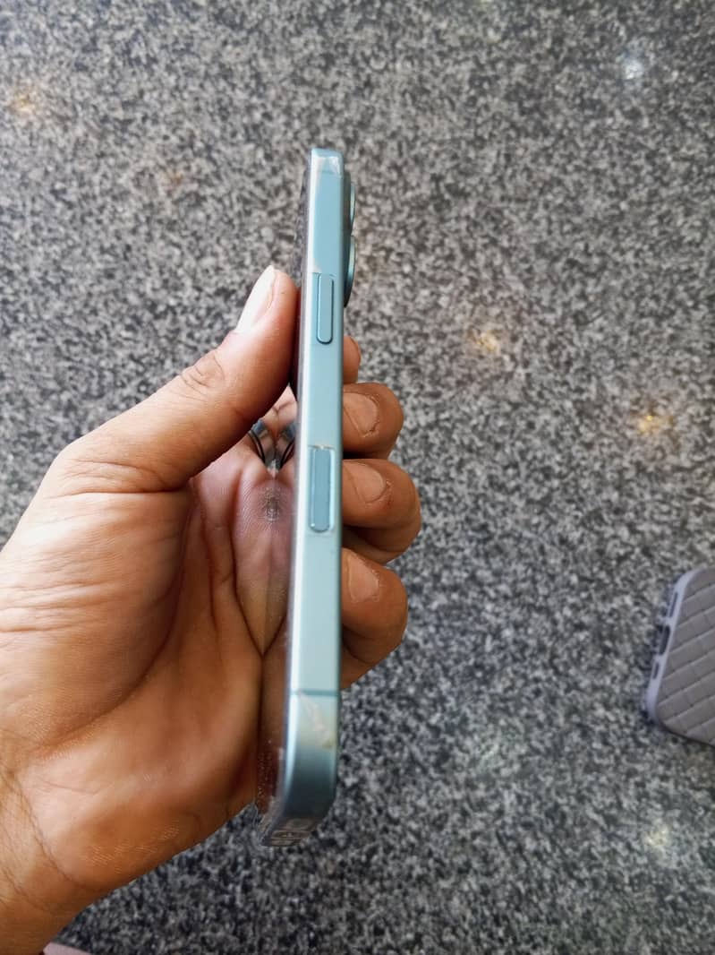 Apple iPhone 16 1