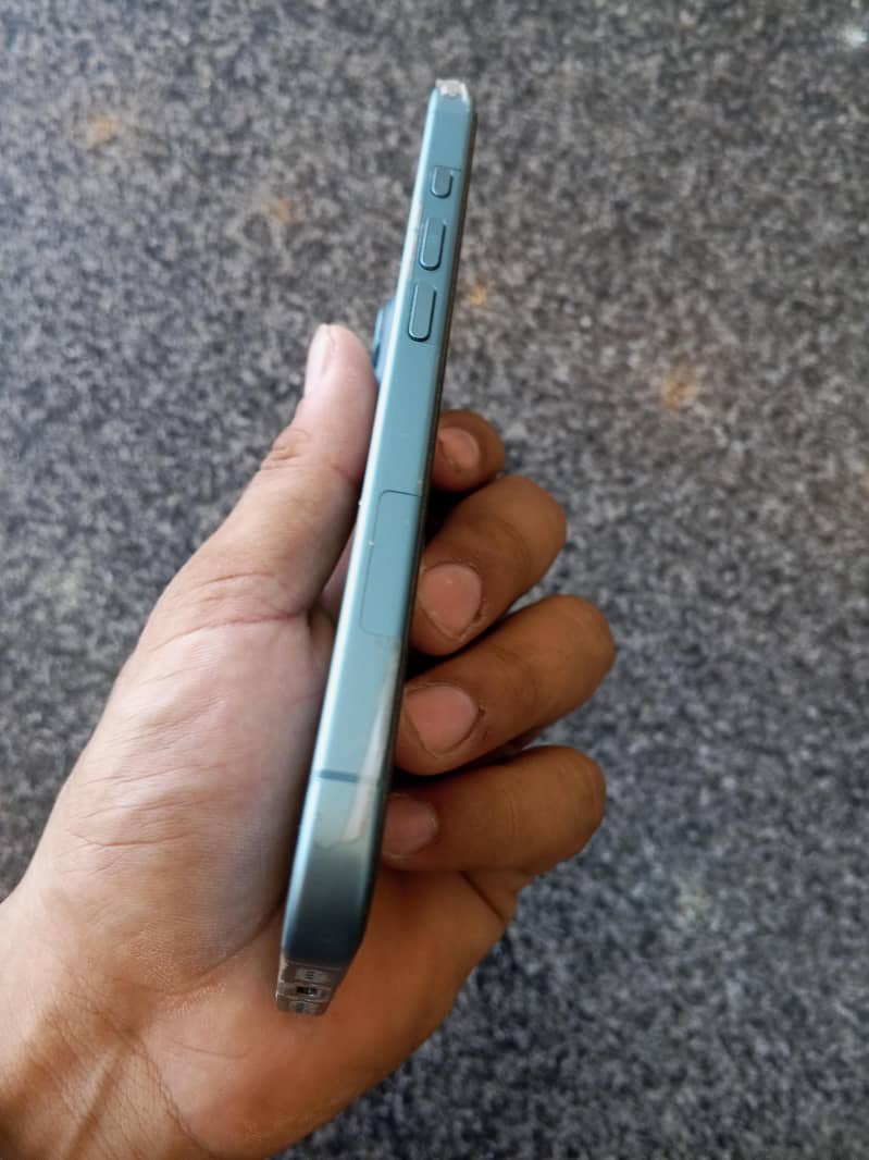 Apple iPhone 16 2