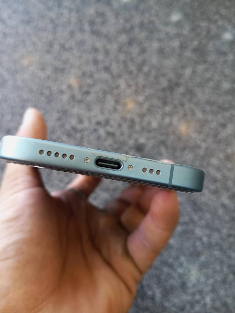 Apple iPhone 16 3
