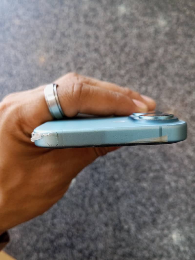 Apple iPhone 16 4