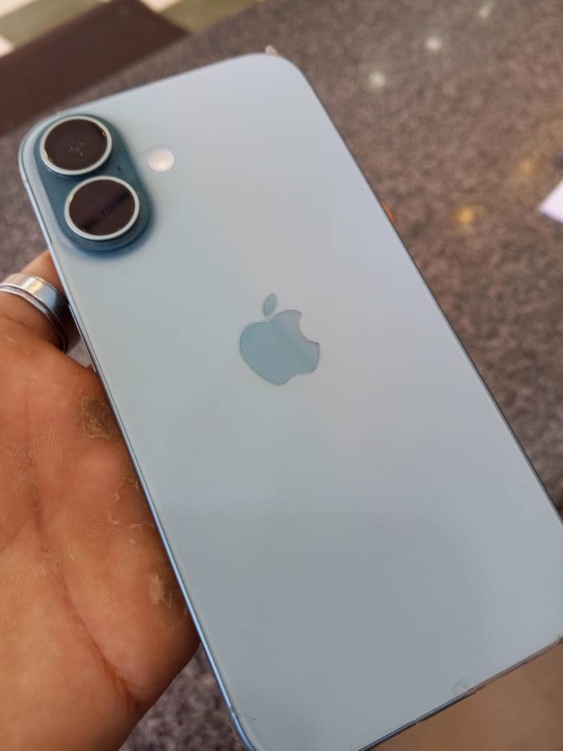 Apple iPhone 16 5