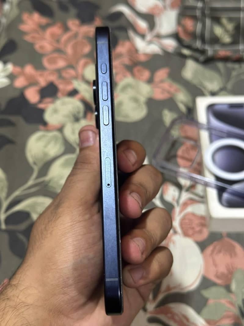 Apple iPhone 15 Pro Max 1