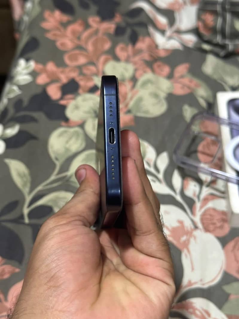 Apple iPhone 15 Pro Max 2