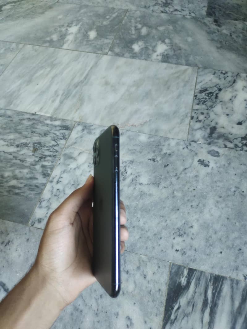 Apple iPhone 11 Pro Max 1