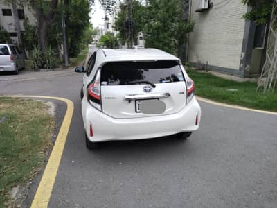 TOYOTA AQUA 21/23/26 LAHORE CANTT 9/10 PAK WHEELS RATING