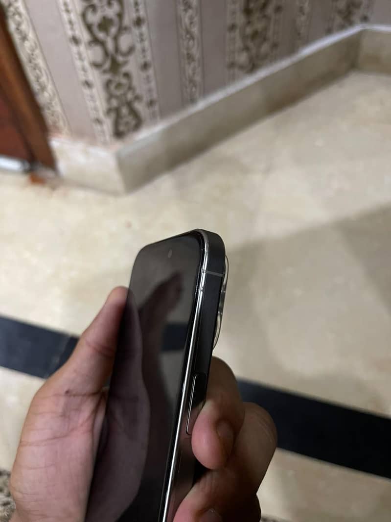 Apple iPhone 15 Pro 3