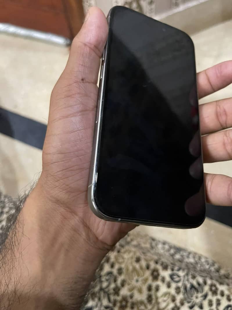 Apple iPhone 15 Pro 7