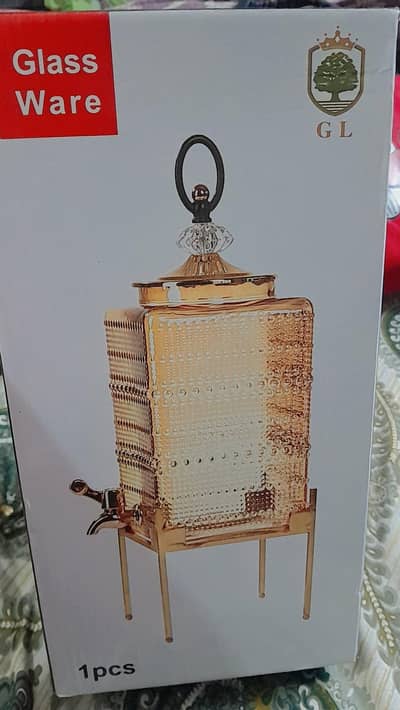 Crystal water cooler and dry fruit trai kissi nai agr aik sath laina y
