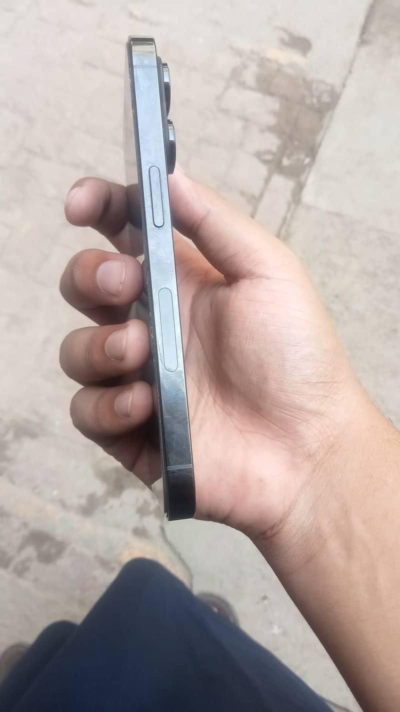 Apple iPhone 14 Pro 1