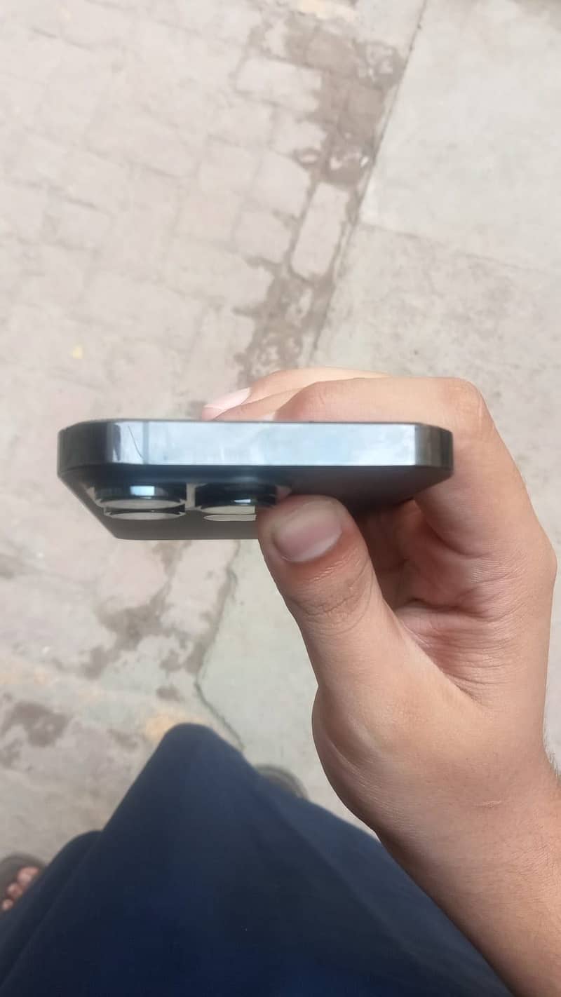 Apple iPhone 14 Pro 2