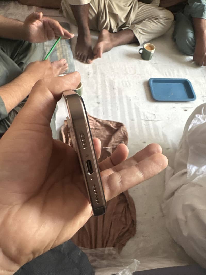 Apple iPhone 16 Pro Max 5