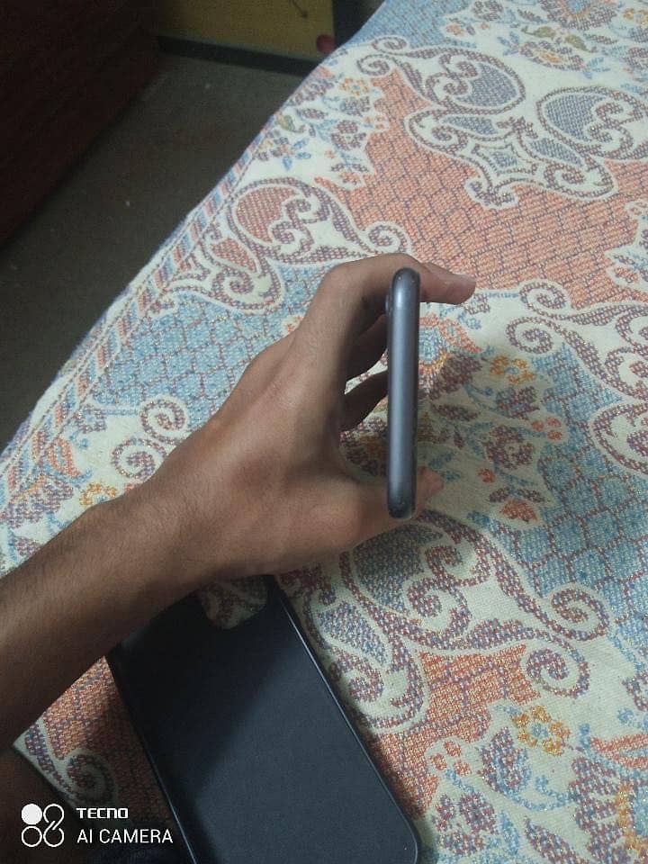 Apple iPhone 11 3