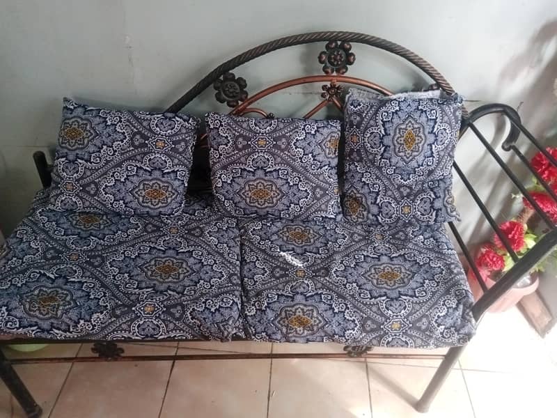 metal sofa 0