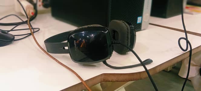Noise canceling headphones