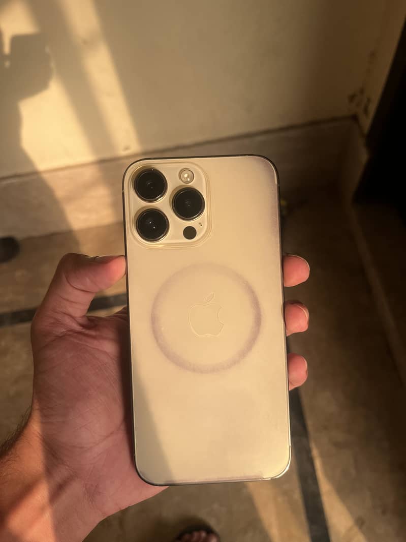 Apple iPhone 14 Pro Max 0