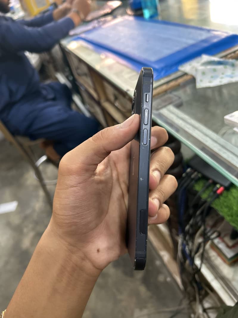 Apple iPhone 12 1