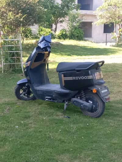 Rivo Electric Scooter 2024 Model – Black – Only 80 KM