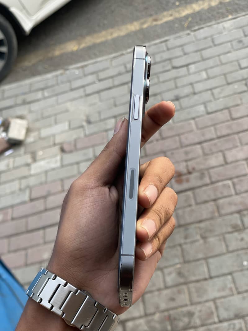 Apple iPhone 13 Pro Max 2