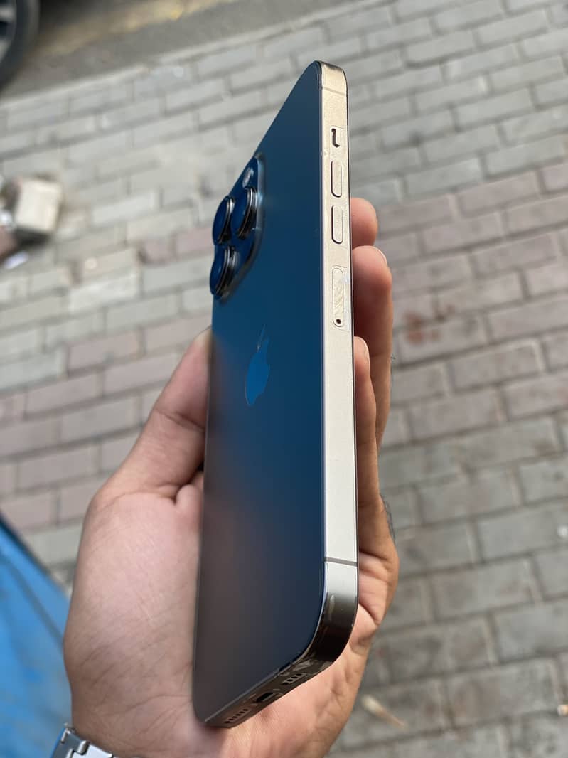 Apple iPhone 13 Pro Max 4