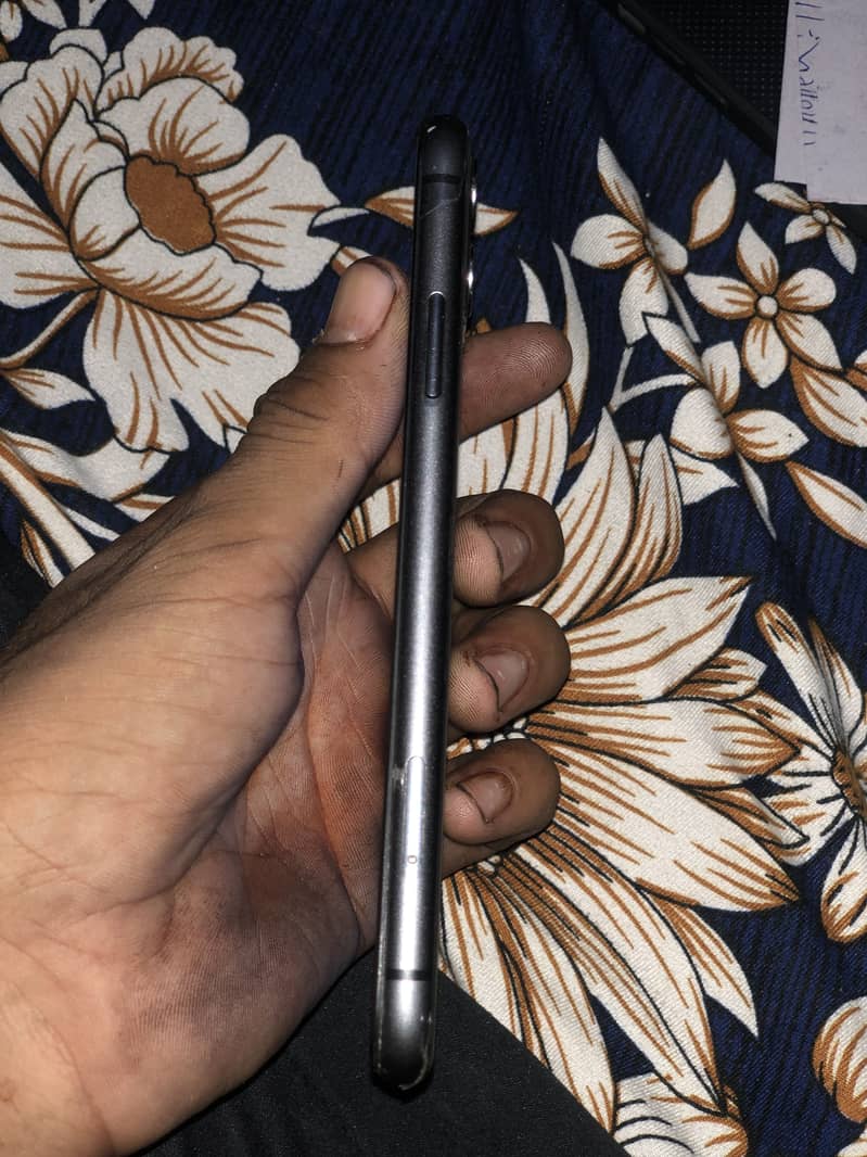 Apple iPhone 11 3