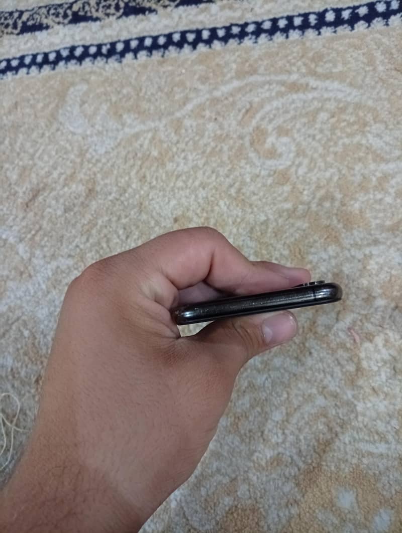 iPhone X's 4