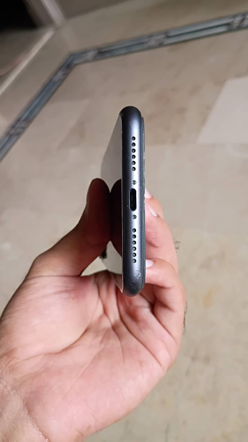 Apple iPhone 11 7