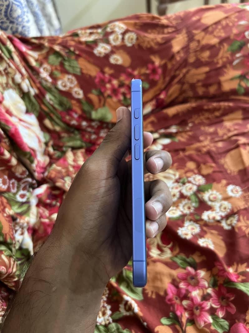 Apple iPhone 16 2