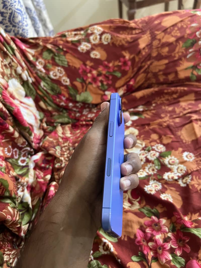 Apple iPhone 16 3