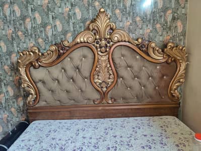 King Size Bed aur 2 Side Tables