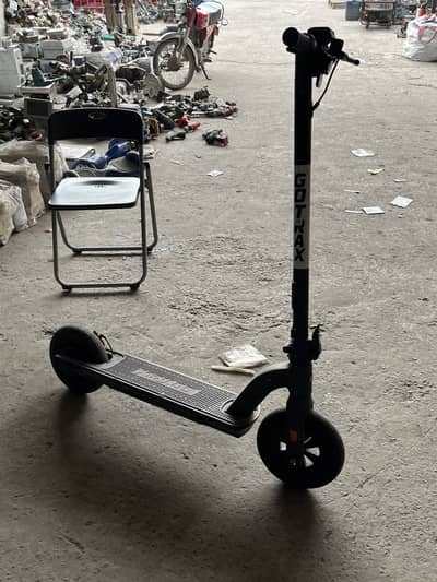 GO TRAX ELECTRIC SCOOTY