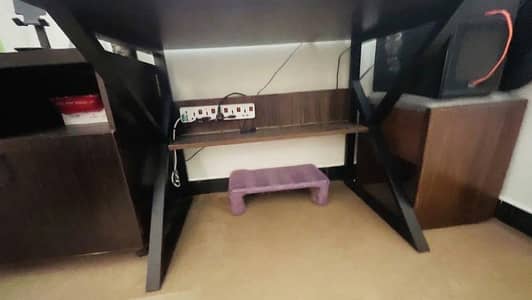 Office / Computer Table for Sale – Excellent Condition