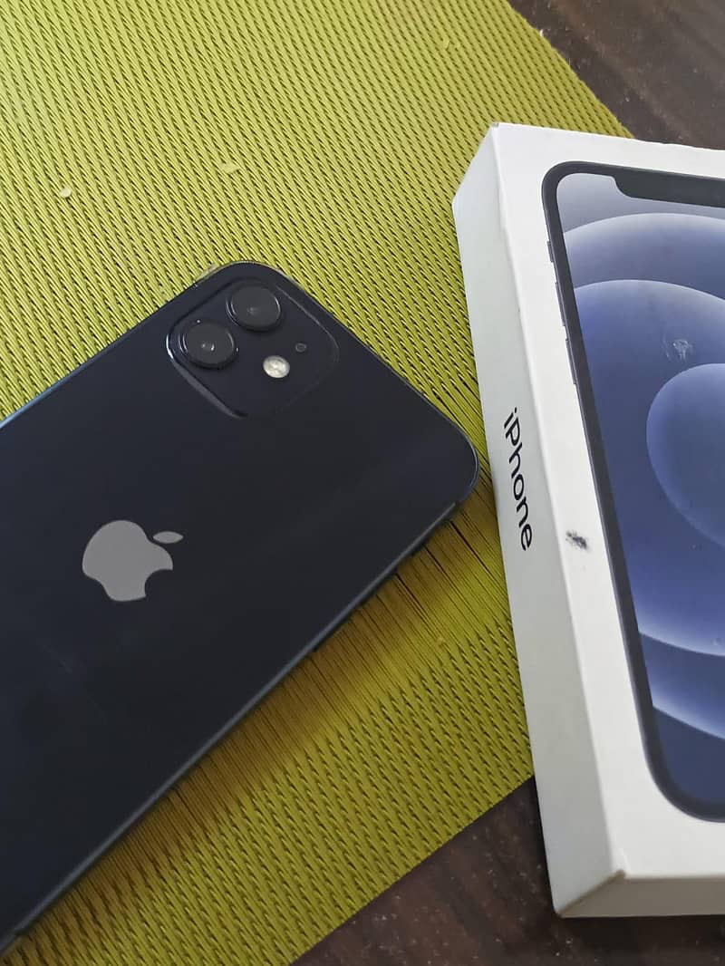 Apple iPhone 12 4