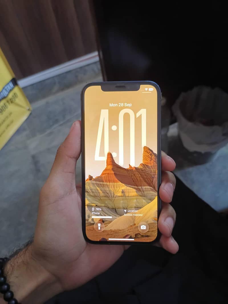 Apple iPhone 12 6