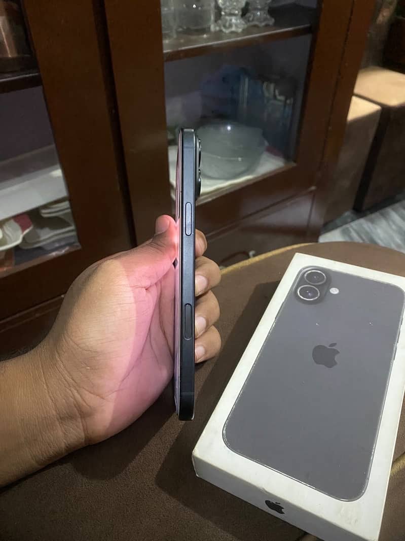Apple iPhone 16 Plus 1