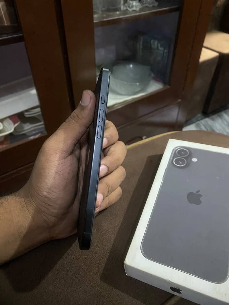 Apple iPhone 16 Plus 5