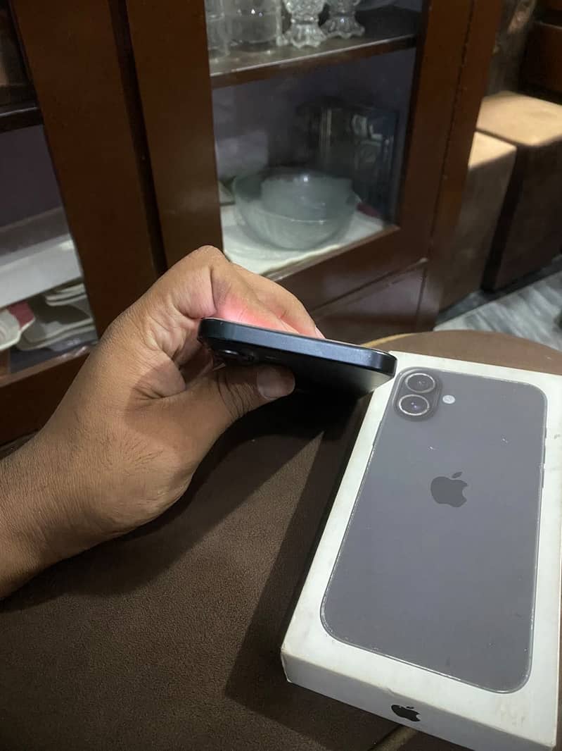 Apple iPhone 16 Plus 6
