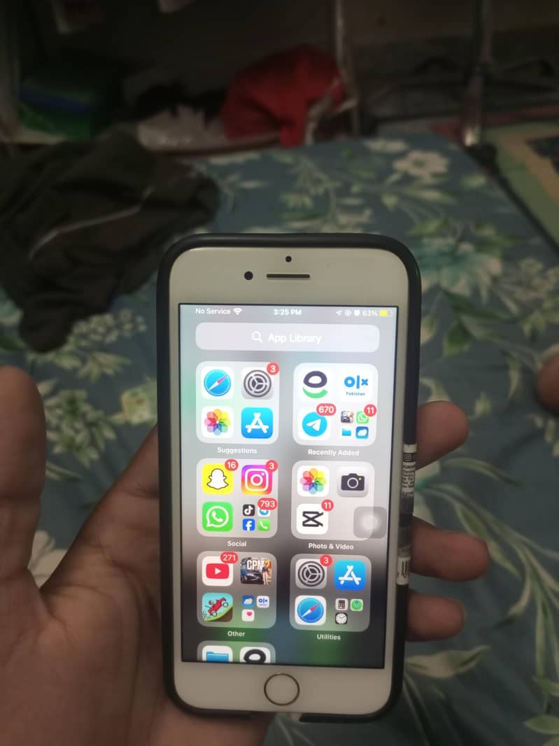 Apple iPhone 7 1
