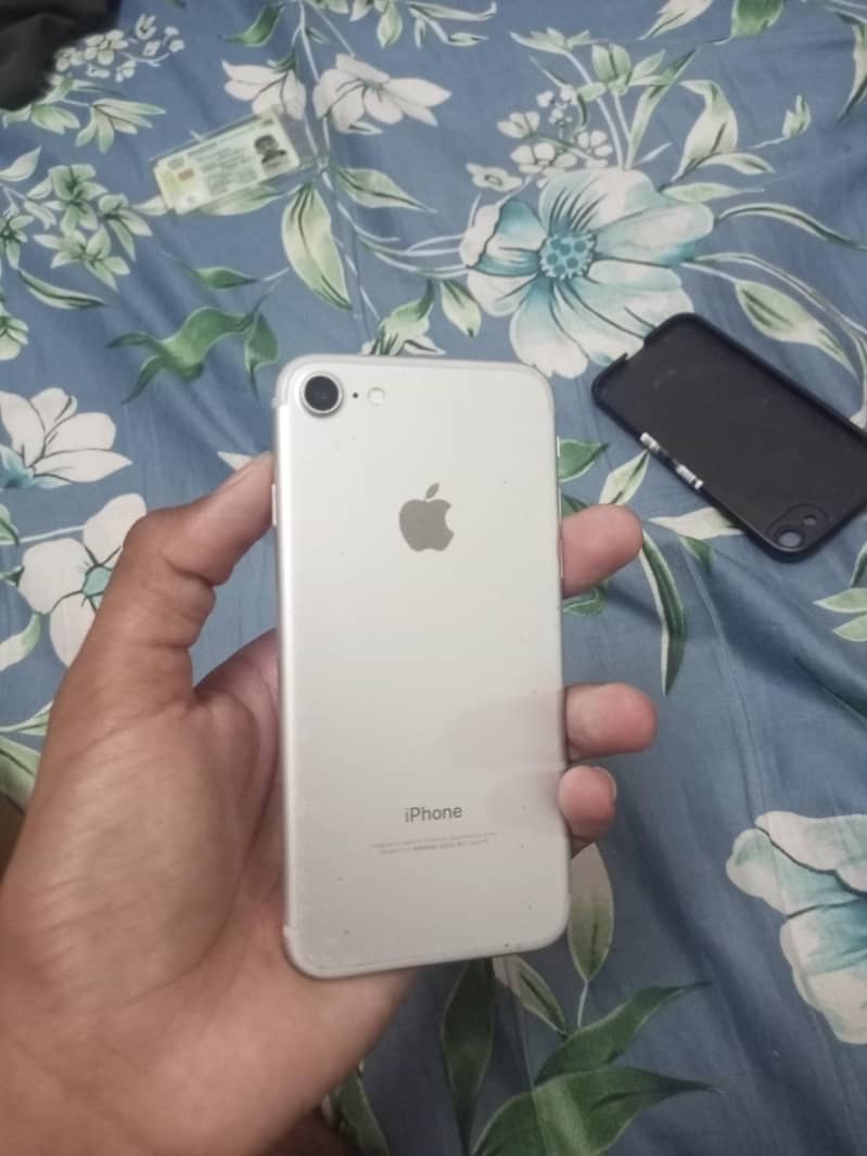 Apple iPhone 7 3