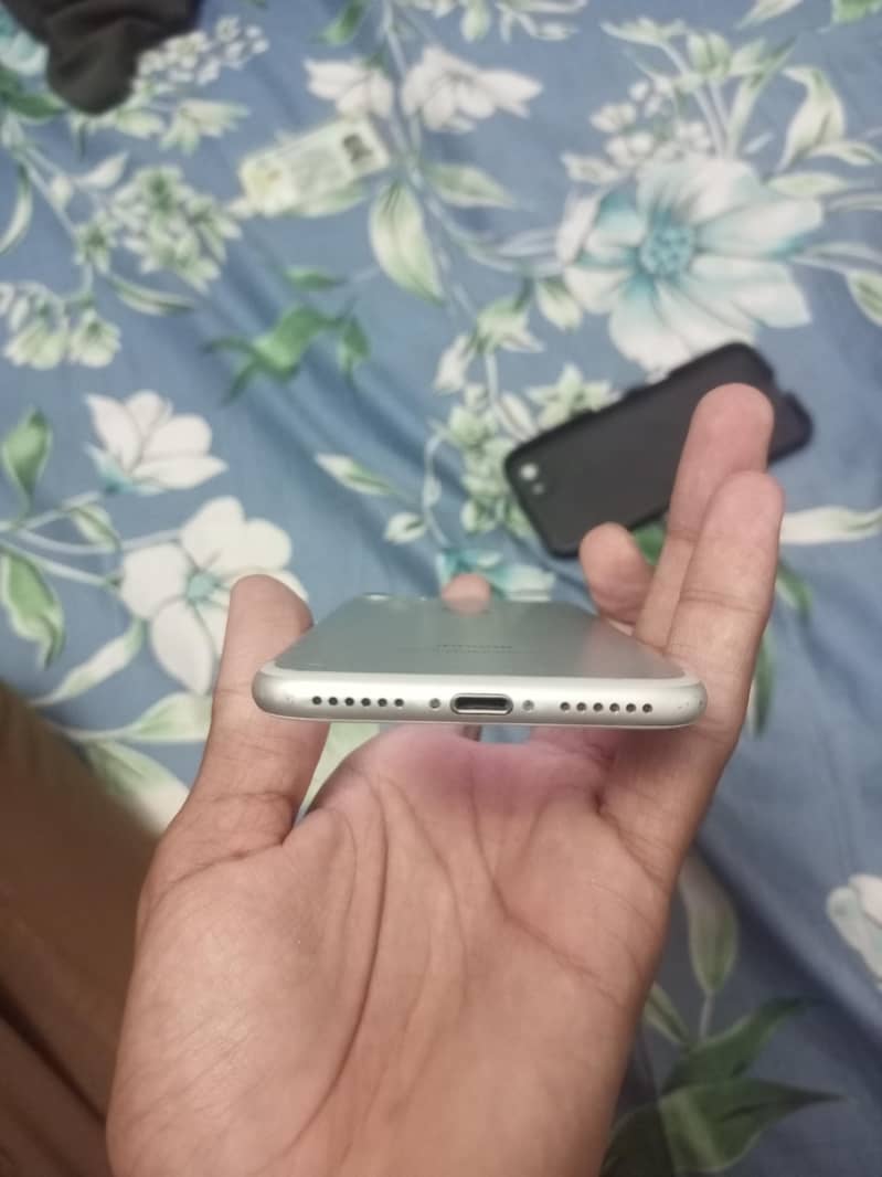 Apple iPhone 7 5