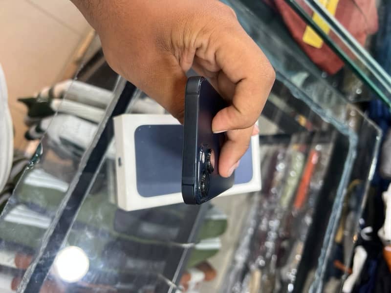 Apple iPhone 13 3