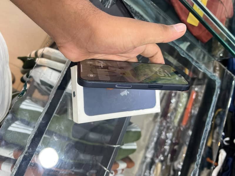 Apple iPhone 13 5