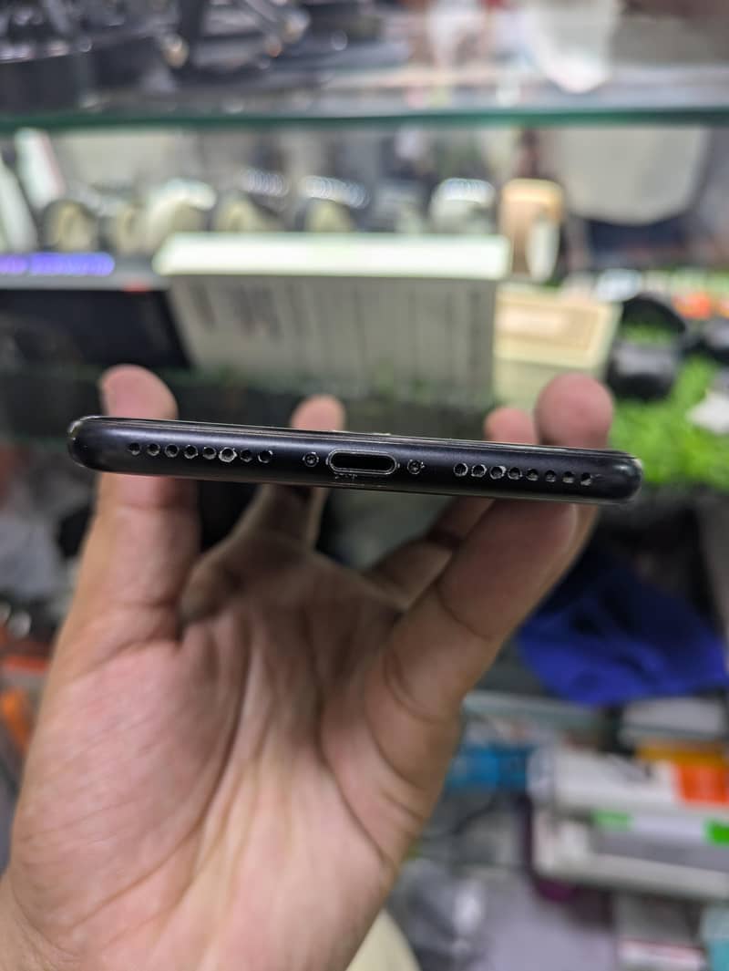 Apple iPhone 7 Plus 5